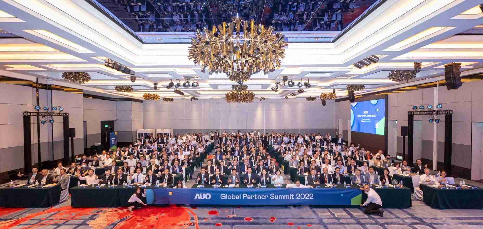 友達推動「安心、、創新、、、用心、、、同心、、、盡心」五星職旅，，，為菲籍員工打造全方位照護，，首度贏得「人權實踐與發展領袖獎」殊榮